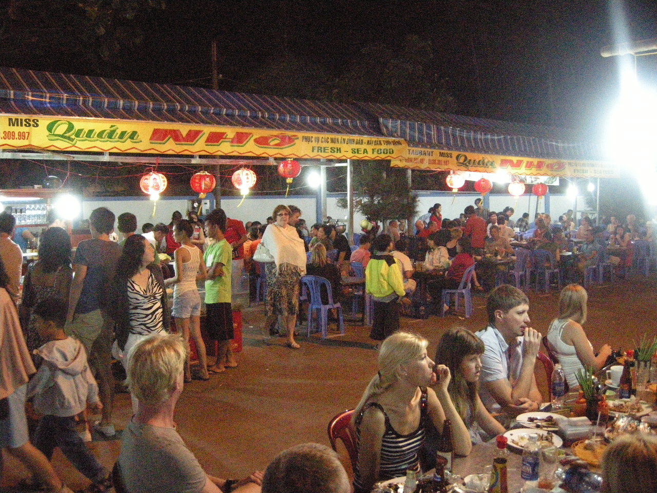 Hoạt động của chợ đêm Dinh Cậu Phú Quốc